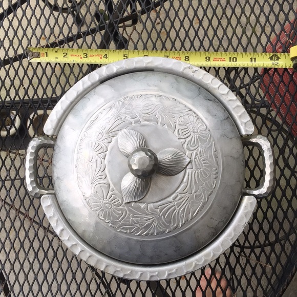 Hammered tin server - Picture 5 of 8